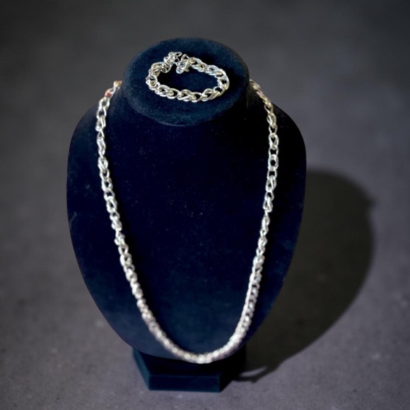 Monet silver double links with texture necklace and bracelet Vintage - Picture 1 of 13